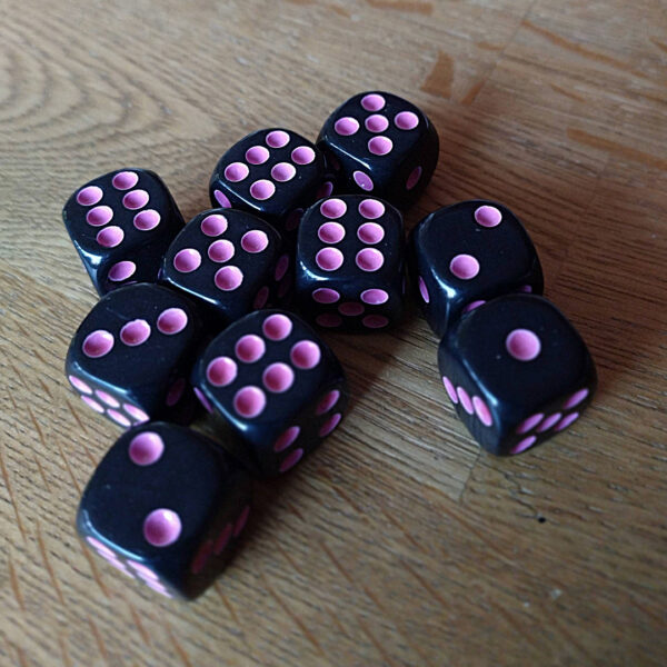 Würfel schwarz mit rosa Augen