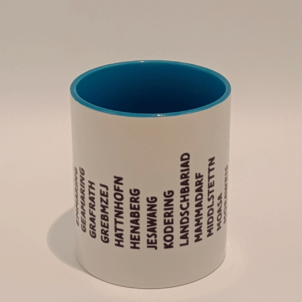 Blaue Tasse mit den zum Landkreis Fürstenfeldbruck gehörenden Ortsnamen