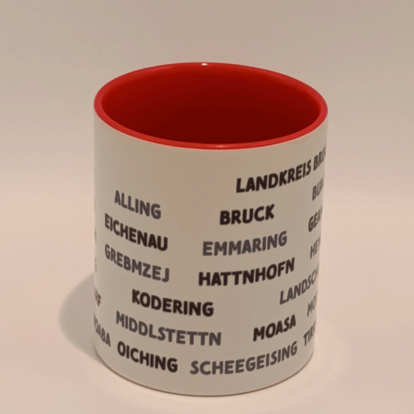 Rote Tasse mit den zum Landkreis Fürstenfeldbruck gehörenden Ortsnamen