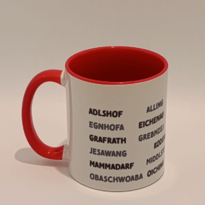 Rote Tasse mit den zum Landkreis Fürstenfeldbruck gehörenden Ortsnamen
