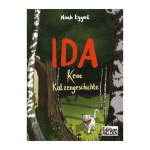 Cover von "IDA - Keine Katzengeschichte". Ein schattiger Wald durch den eine weiße Katze mit rotem Halstuch marschiert.